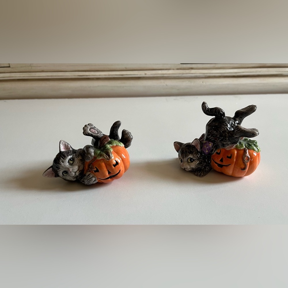2 Fitz & Floyd like Halloween “KITTY TUMBLERS" Figurines 4" Tall-decorative